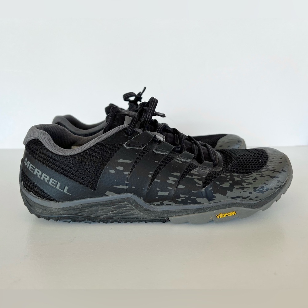 Merrell Women’s Trail Glove 5 Outdoor Barefoot Sneaker in Black, size 9
